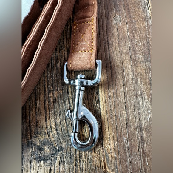 Premium Tan Dog leashes with Soft White Lining - Picture 2 of 5